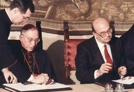 Craxi firma il nuovo Concordato