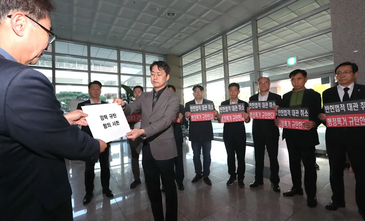 Shincheonji members delivered a letter of protest to the Gyeonggi Tourism Organization